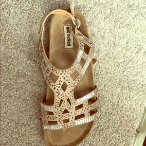 Not rated sandals Size 8